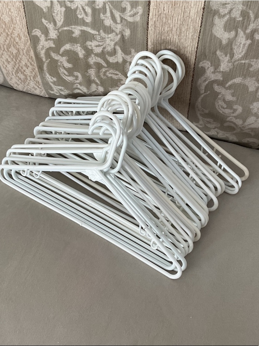 White Plastic Clothing Hangers - Multipack of 25